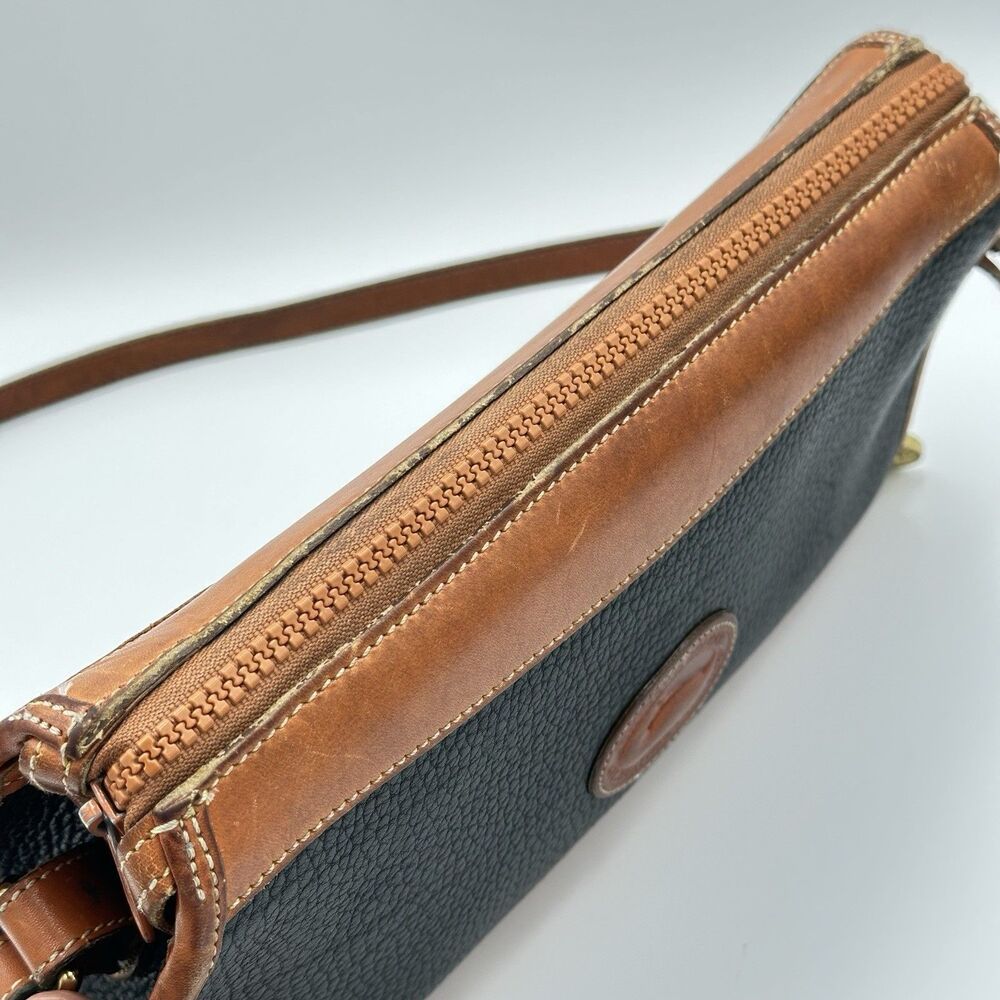 VTG Dooney & Bourke Crossbody Purse Pebbled Black & Tan Smooth Leather Footed - Picture 13 of 13